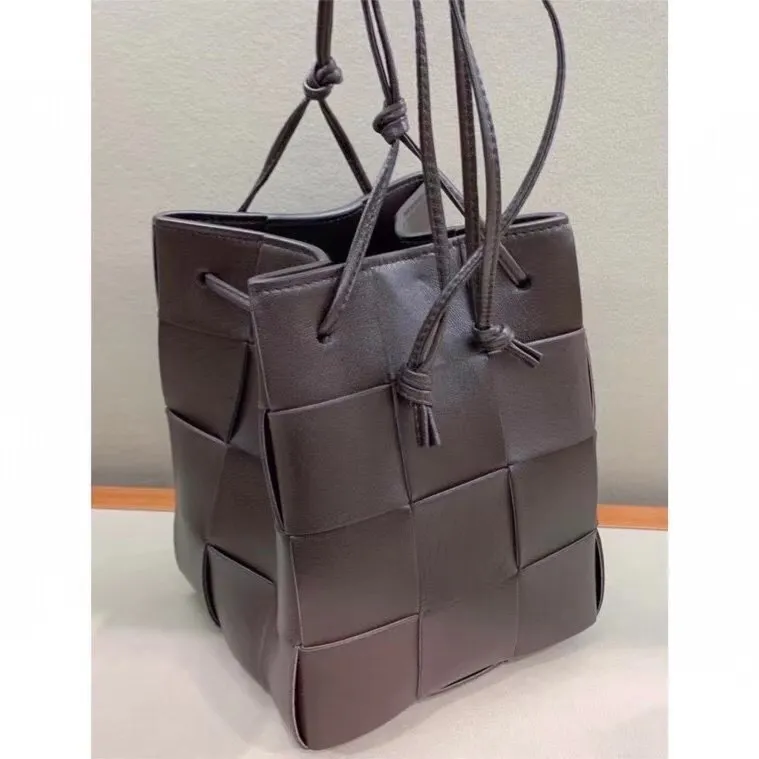 bv’s popular bucket bag, a must buy🎊
